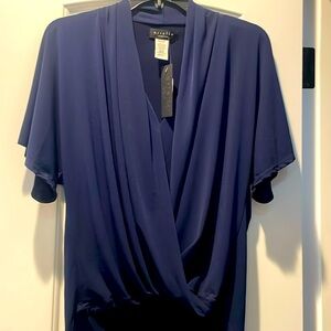 NWT stretchy hi-lo v neck short sleeve blouse